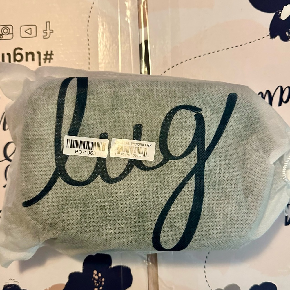 Lug Mingle Matte Luxe VL Camera Bag in Wickedly Green - Picture 4 of 7